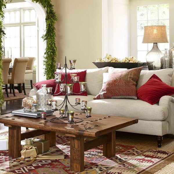  Living Decorating with Kelim carpet and decorative pillows 