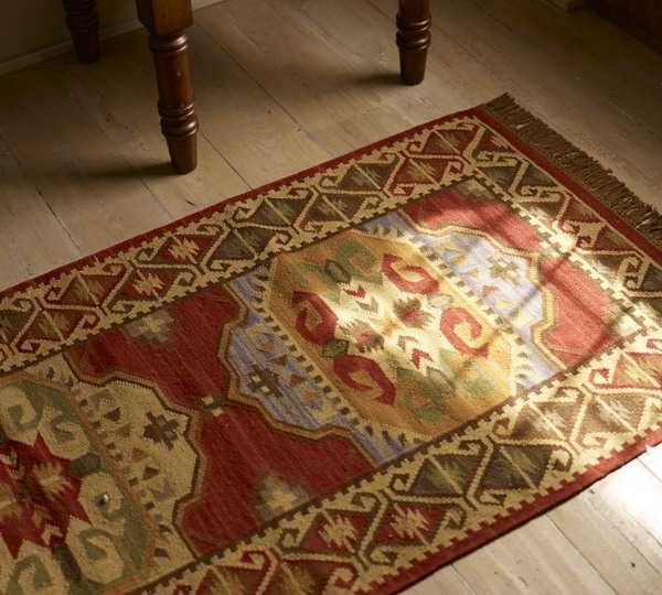 floor decoration with Kelim carpet