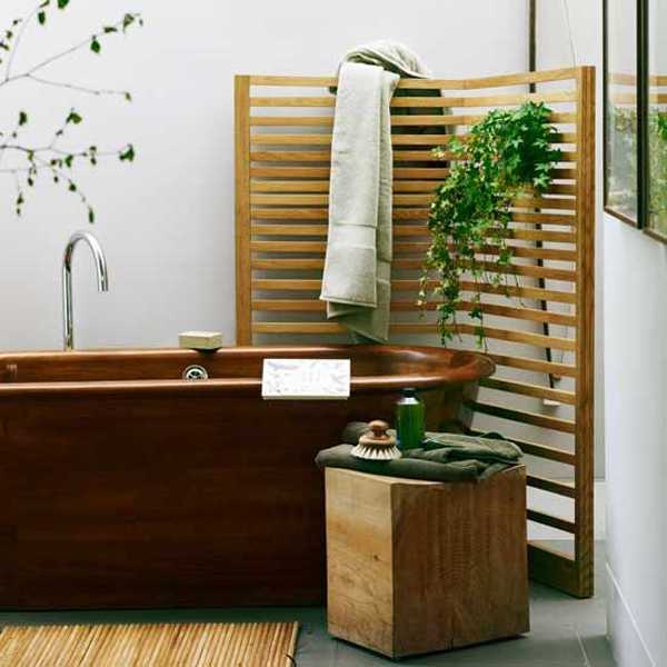 wooden bathtub and bathroom decor 