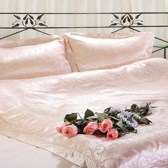 Silk Bedding Set in bright pastel pink Solor