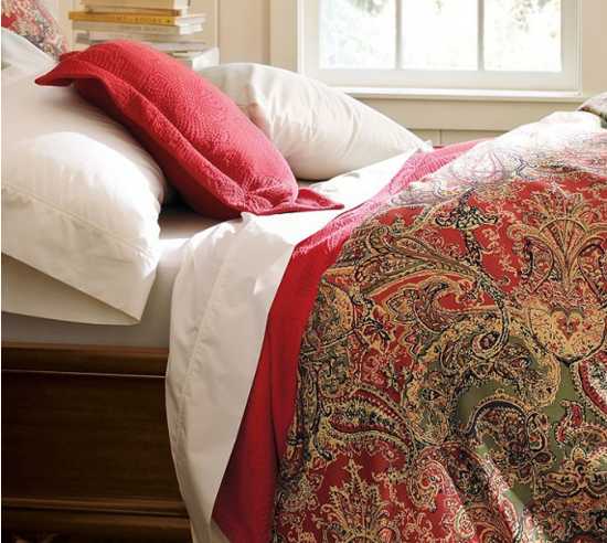 pink and white bedding set