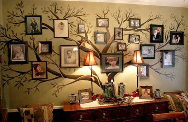 Tree with mounts for the wall decoration