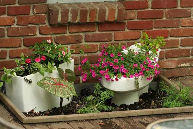 What are some decorating ideas for large outdoor flower pots?