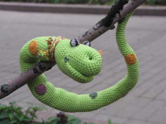  colorful snake toys and large pillows 