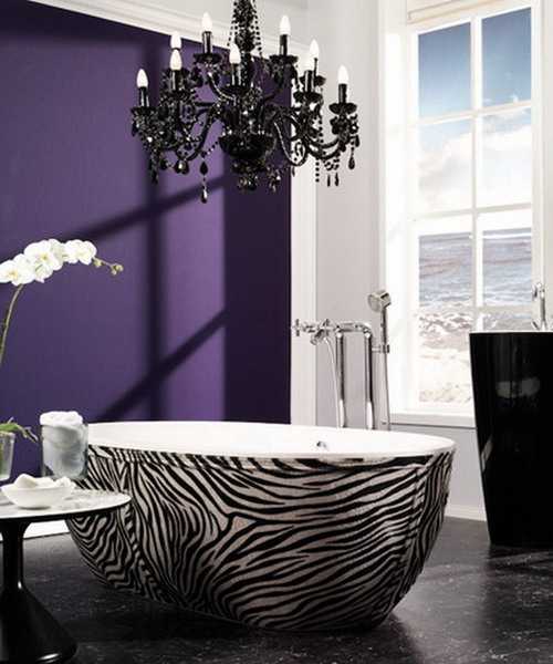 zebra bath and purple wall color for bathroom decoration
