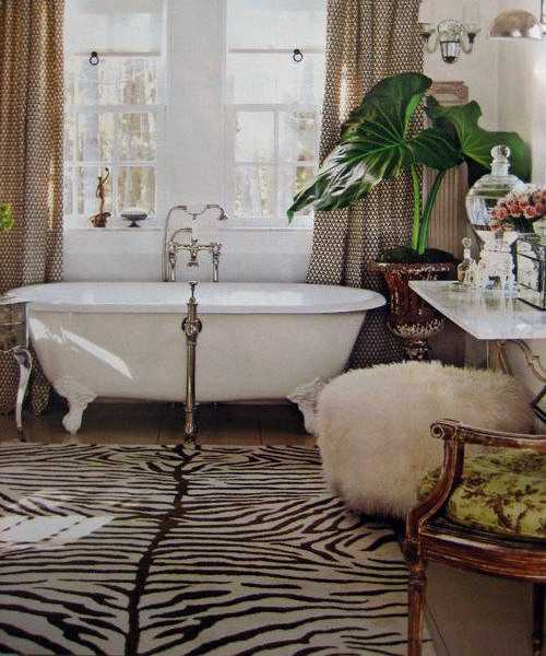 claw foot tub and zebra carpet for black and white bathroom decorating