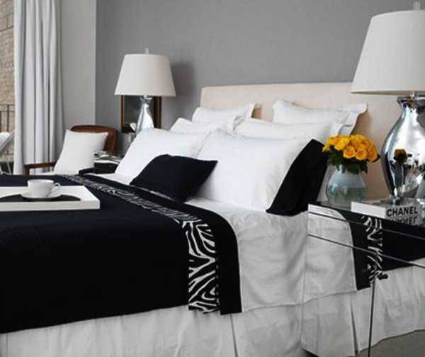 black and white Bedroom Decorating with zebra pattern