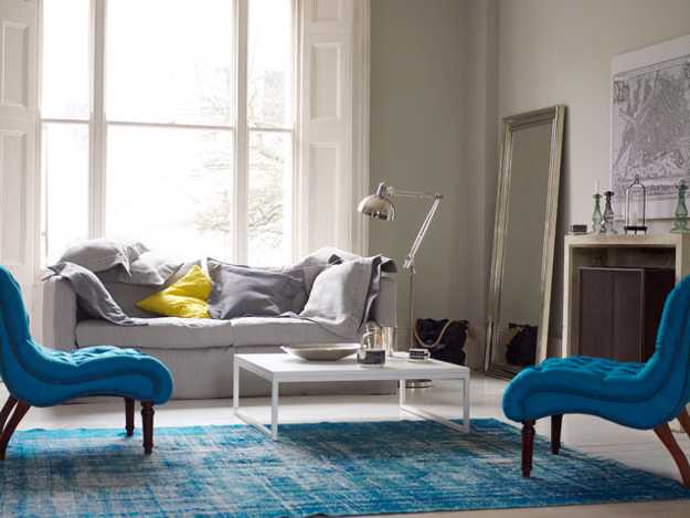 white and blue color combination for the living room