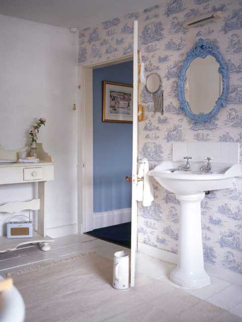 white and blue color combination for bathroom decoration