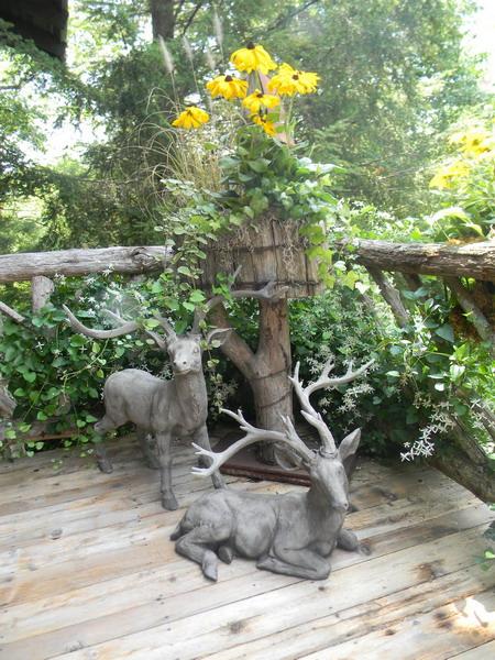 Animal figures for deck decoration