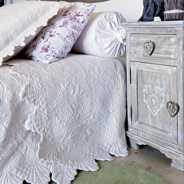 French country decor for bedroom decorating