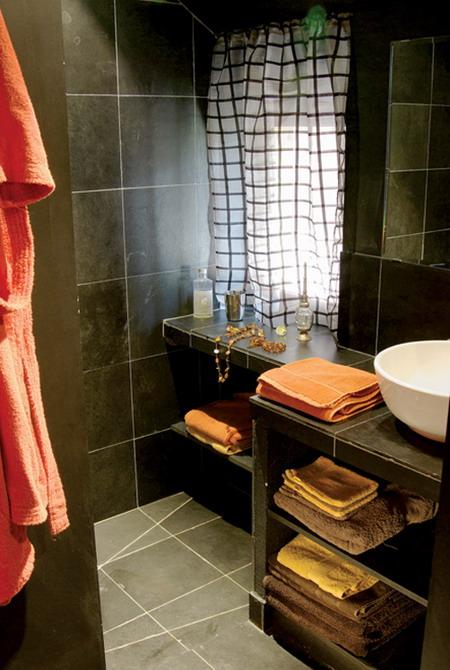 modern bathroom design with glass block wall