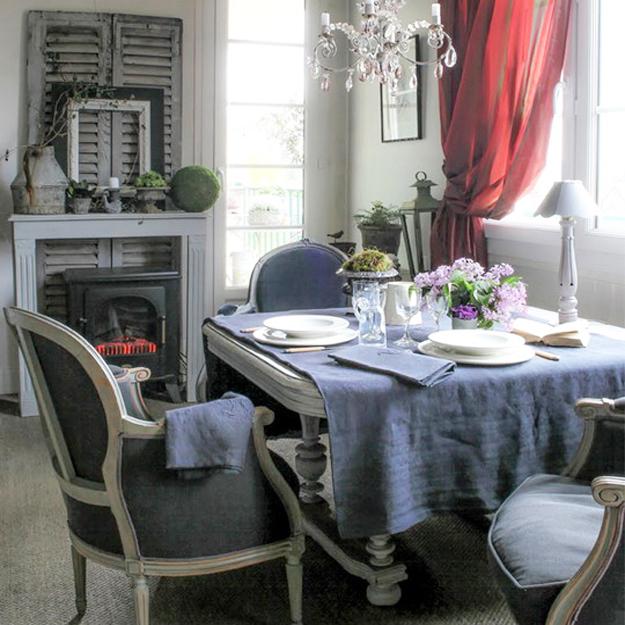 French-style dining room decorating with vintage furniture and gray-red color combination