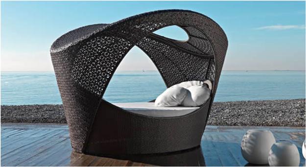 Contemporary daybed