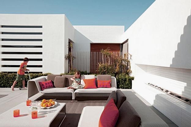 rooptop deck with outdoor furniture set