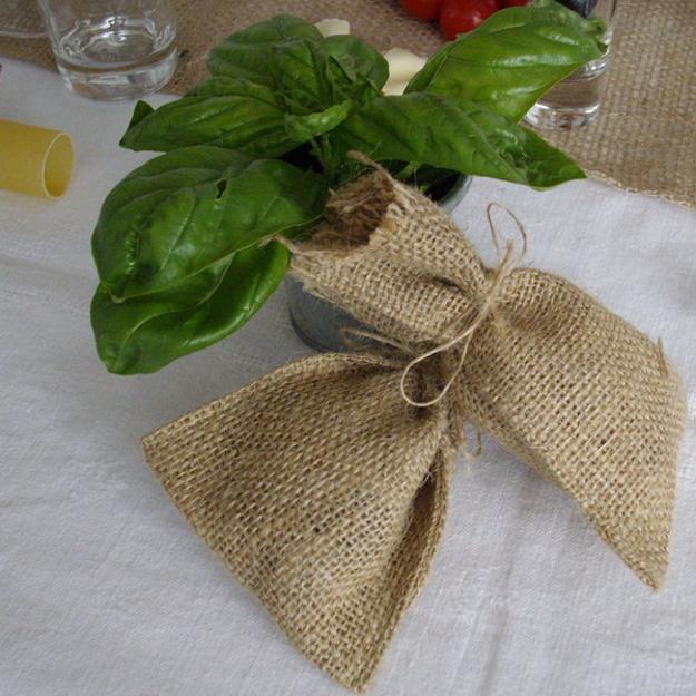 sackcloth and basel leaves for table decorations