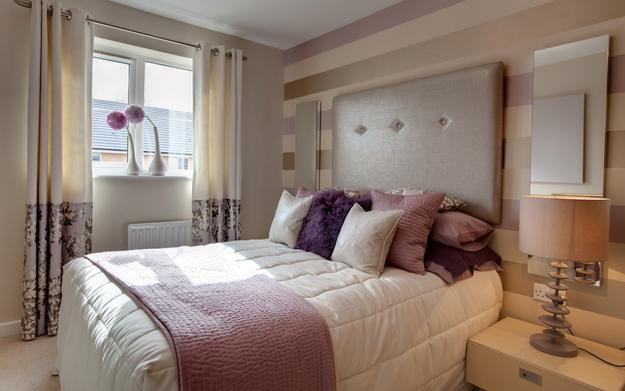 modern bedroom decor with mirrors
