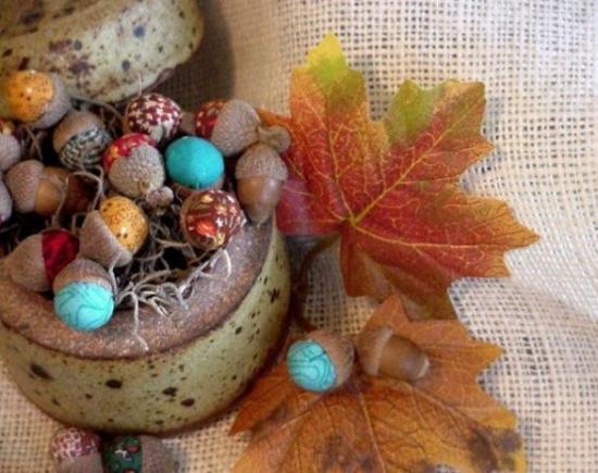 autumn decoration with acorns fall craft ideas for table decorations