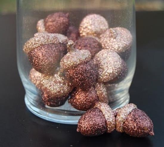 autumn decoration with acorns fall craft ideas for table decorations