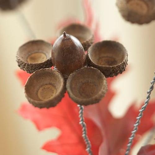  autumn decoration with acorns fall craft ideas for table decorations 