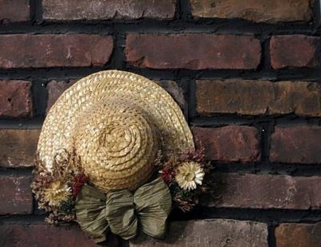  modern wall decor ideas, wall decorations with hats 