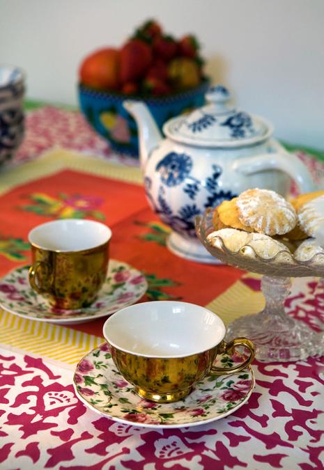 modern home decor ideas, materials, colors and room decoration pattern of textile designer Lisa Corti