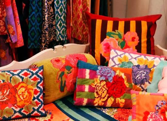 modern home decor ideas, materials, colors and room decoration pattern of textile designer Lisa Corti