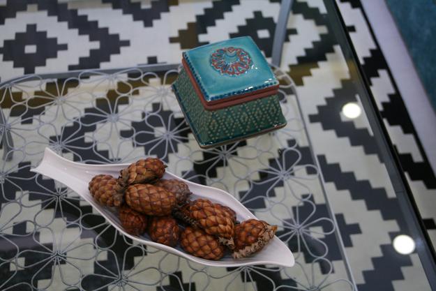 interior decoration with blue and red colors, modern decorative patterns