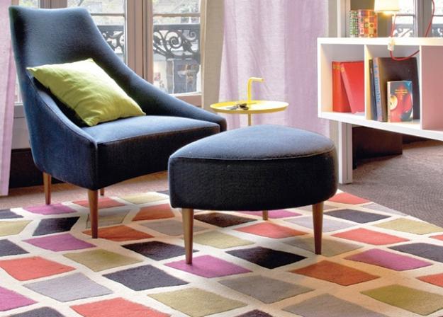 interior decoration with blue and red colors, modern decorative patterns