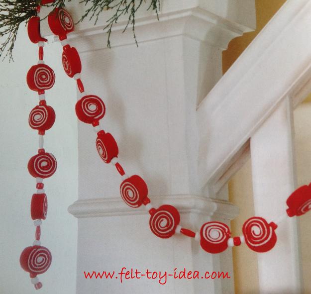 Even very simple shapes in different colors look fantastic. gloves, snowmen, boots, Christmas trees, stockings to bring candy canes, gingerbread men, butterflies, birds, leaves of trees, Christmas decorations, small houses, bird cages, eggs and hearts decorations color, texture and rustic atmosphere in your holiday home device. 