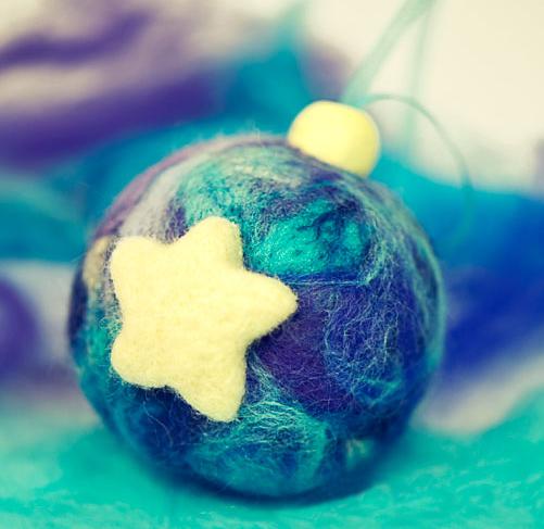 handmade Christmas ornaments vintage style with felt balls (5)