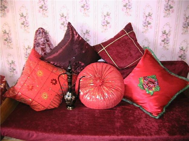 decorative accessories, cushions decorating ideas