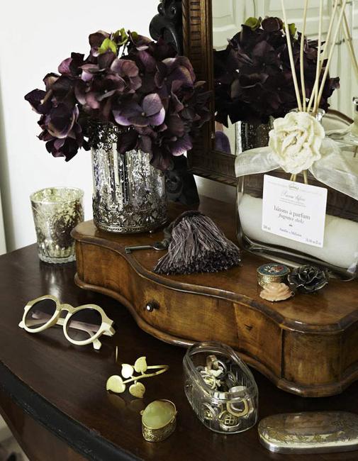 interior design with vintage furniture and accessories