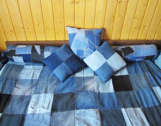 recycled crafts, the manufacture of furniture and home accessories with jeans