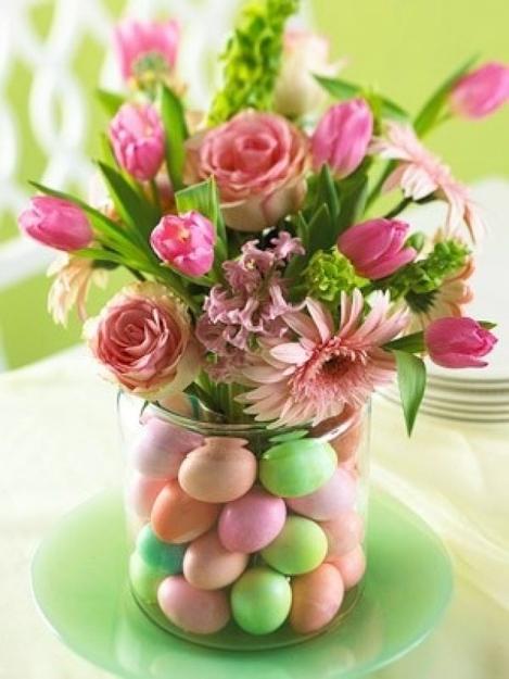 Easter decorations and table decorations in pink and green color
