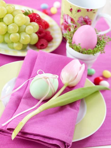 Easter decorations and table decorations in pink and green color