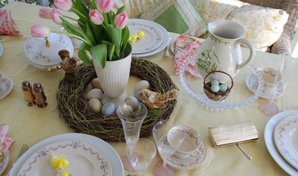 Easter decorations and table decorations in pink and green color