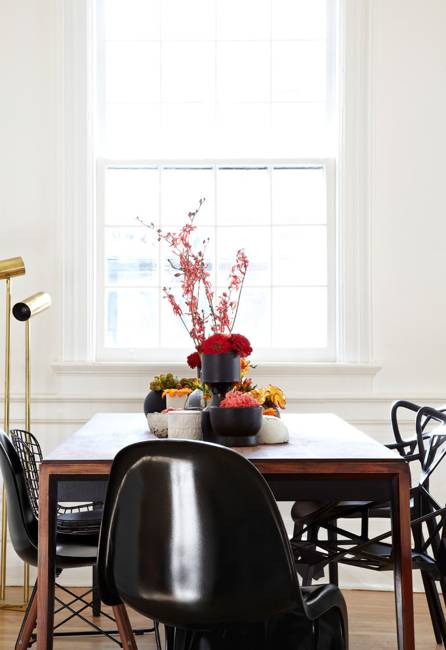 modern interior decorating ideas in eclectic style, black, white and red