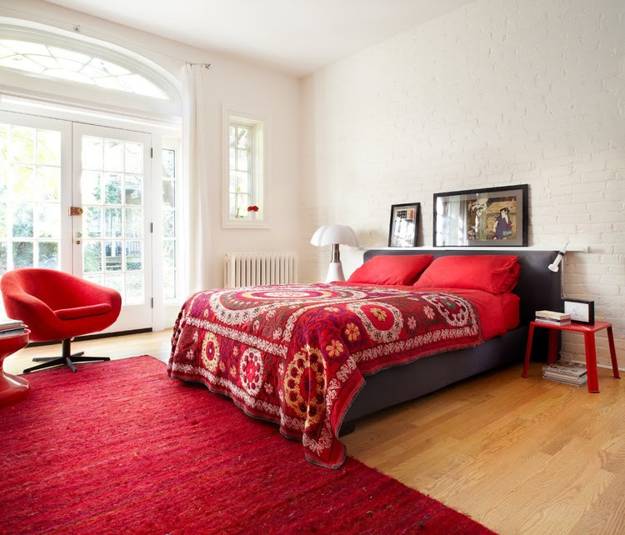 modern interior decorating ideas in eclectic style, black, white and red