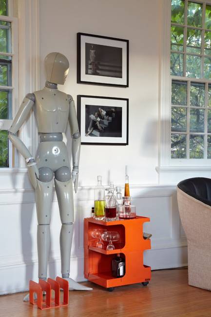 modern interior decorating ideas in eclectic style, black, white and red