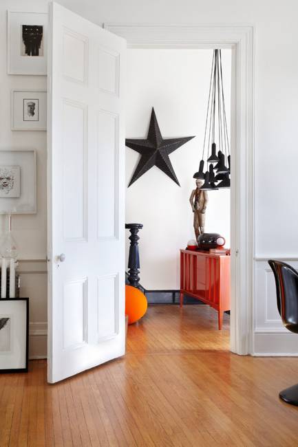 modern interior decorating ideas in eclectic style, black, white and red