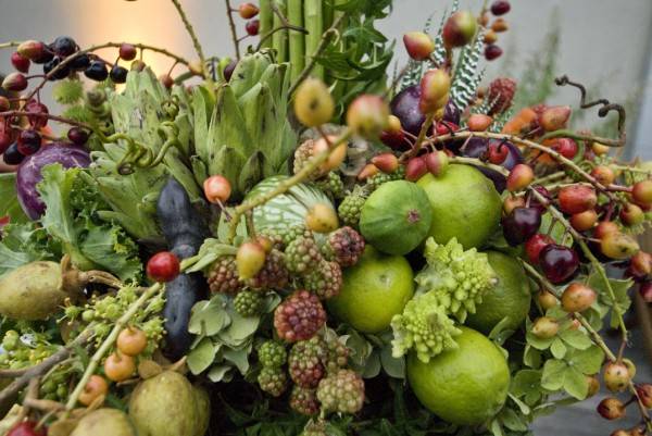 floral table decorations and heart ideas with citrus