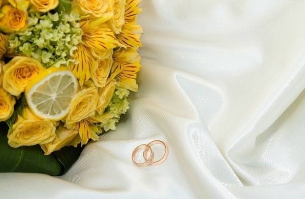 floral table decorations and heart ideas with citrus
