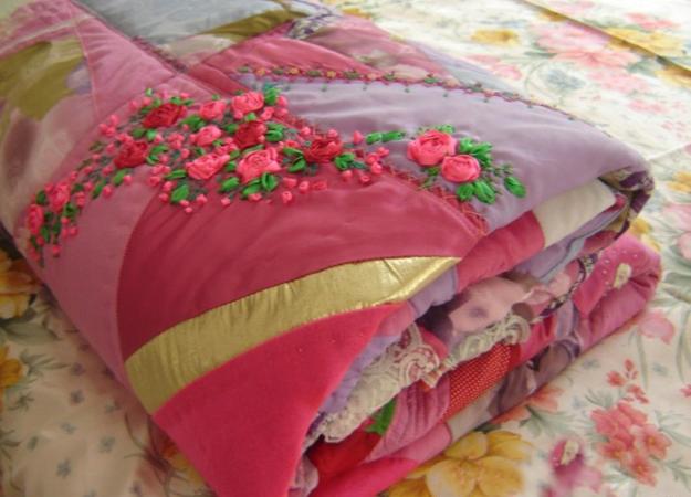 Knitting and crochet patterns, decorative pillows and throws for the home decoration