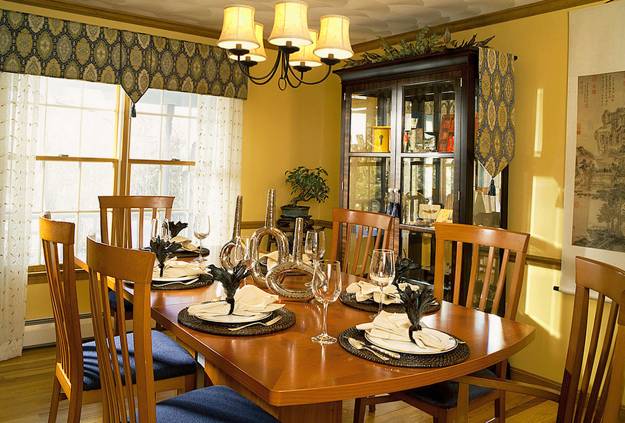 modern kitchen and dining room interior decorating ideas in a Provencal style