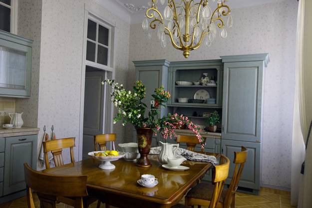 modern kitchen and dining room interior decorating ideas in a Provencal style