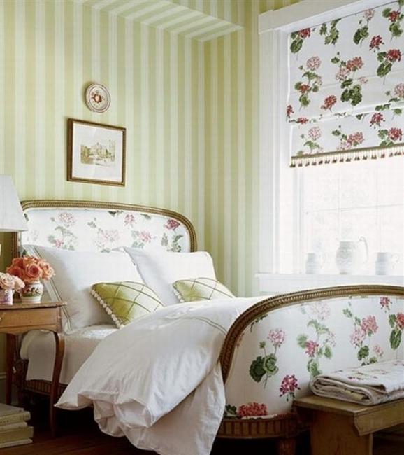 space decorate with vertical stripes
