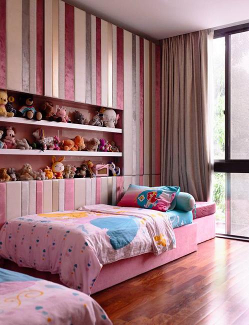 space decorate with vertical stripes