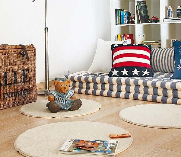 space decorate with vertical stripes