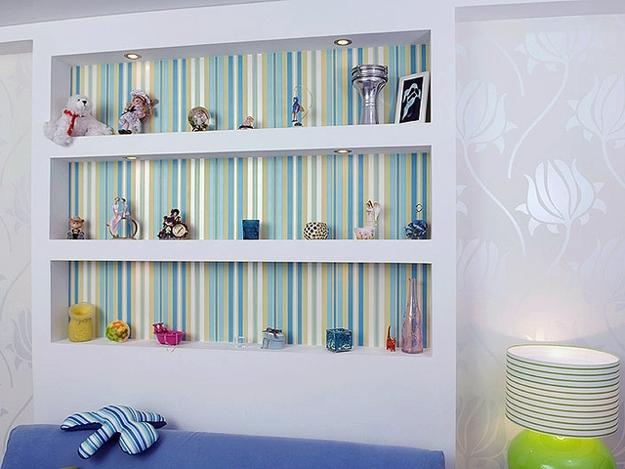 space decorate with vertical stripes
